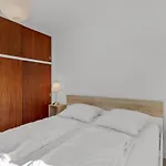 2 Bedroom Stunning In *