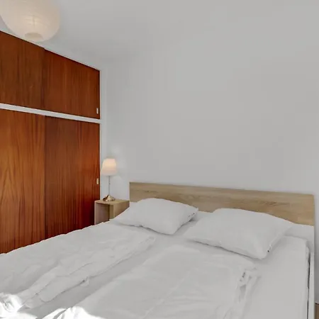 2 Bedroom Stunning In *